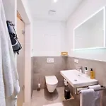Xzllenz Traum Studio-apartment, Frei-parken, U-bahn, Kueche Lejlighed *