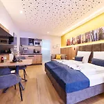 Lejlighed Xzllenz Traum Studio-apartment, Frei-parken, U-bahn, Kueche Nürnberg