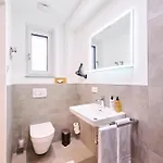 Xzllenz Traum Studio-apartment, Frei-parken, U-bahn, Kueche Lejlighed *