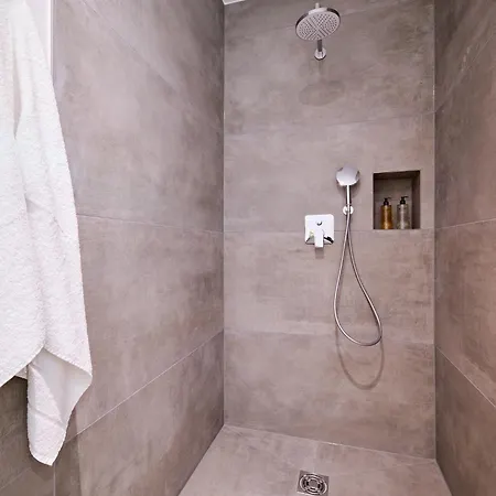 Xzllenz Traum Studio-apartment, Frei-parken, U-bahn, Kueche דירה