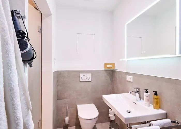 Xzllenz Traum Studio-apartment, Frei-parken, U-bahn, Kueche Apartament *
