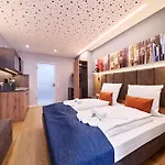 Xzllenz Traum Studio-apartment, Frei-parken, U-bahn, Kueche