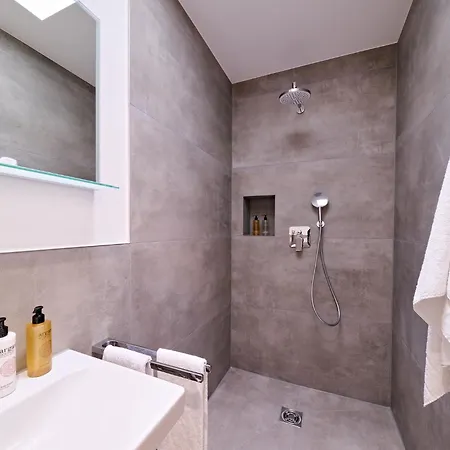 Appartamento Xzllenz Traum Studio-apartment, Frei-parken, U-bahn, Kueche Norimberga