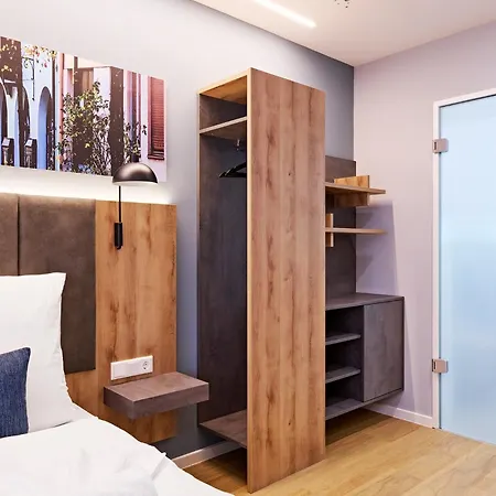 Xzllenz Traum Studio-apartment, Frei-parken, U-bahn, Kueche Διαμέρισμα *