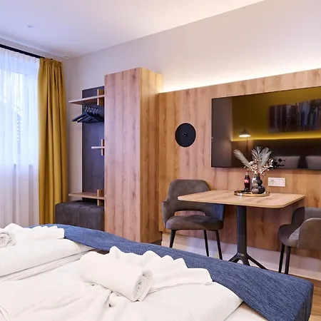 Xzllenz Traum Studio-apartment, Frei-parken, U-bahn, Kueche * Nuremberga
