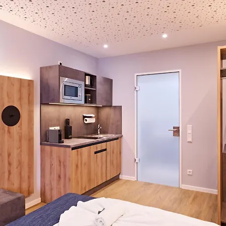 Xzllenz Traum Studio-apartment, Frei-parken, U-bahn, Kueche Διαμέρισμα *