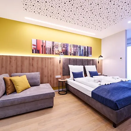 Xzllenz Traum Studio-apartment, Frei-parken, U-bahn, Kueche Διαμέρισμα *