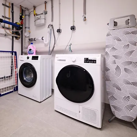 Xzllenz Traum Studio-apartment, Frei-parken, U-bahn, Kueche *