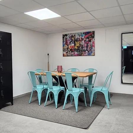 Διαμέρισμα Xzllenz Traum Studio-apartment, Frei-parken, U-bahn, Kueche *