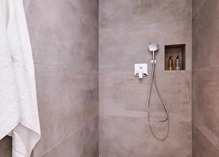 Xzllenz Traum Studio-apartment, Frei-parken, U-bahn, Kueche Apartament